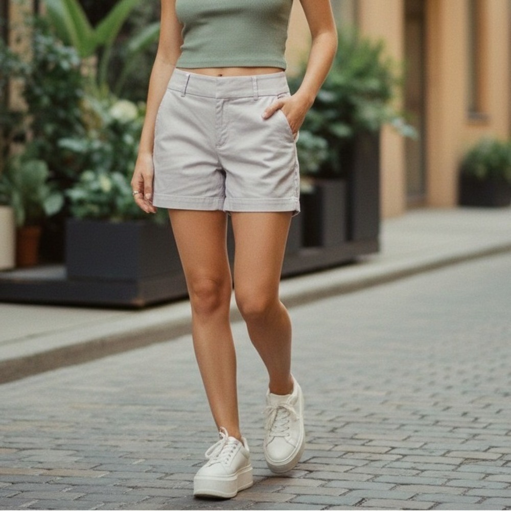LOFT Women's Shorts Light Gray Flat Front Casual Chino Shorts - Size 4